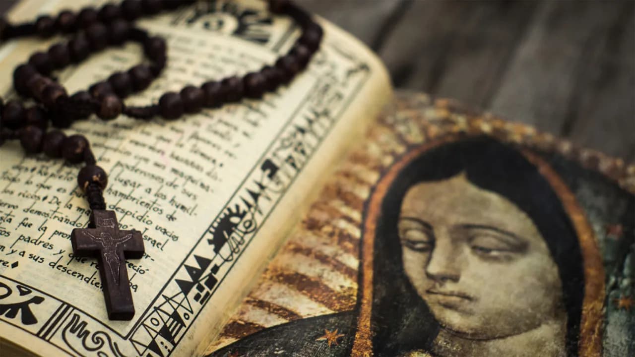Kiedy powstała modlitwa różańcowa? Historia, znaczenie i tajemnice jej początków