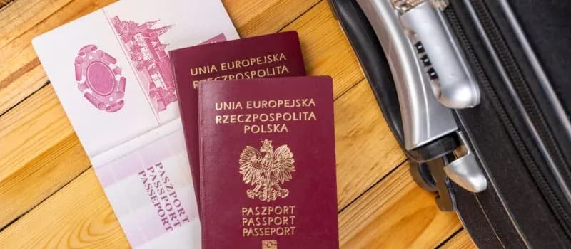 Czy można wyrzucić stary paszport? Co zrobić, by uniknąć problemów